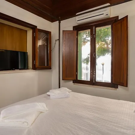In Elite Residential Area Of Villa *